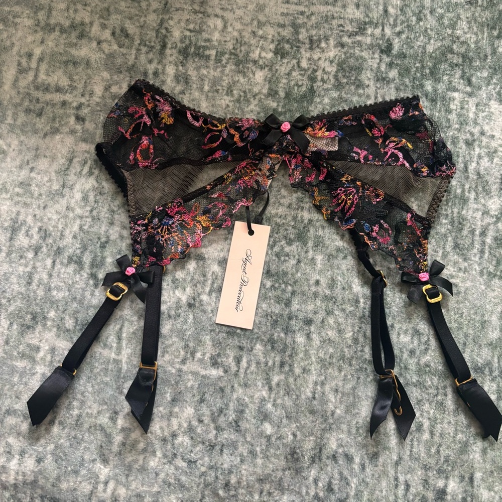 Leisha suspender